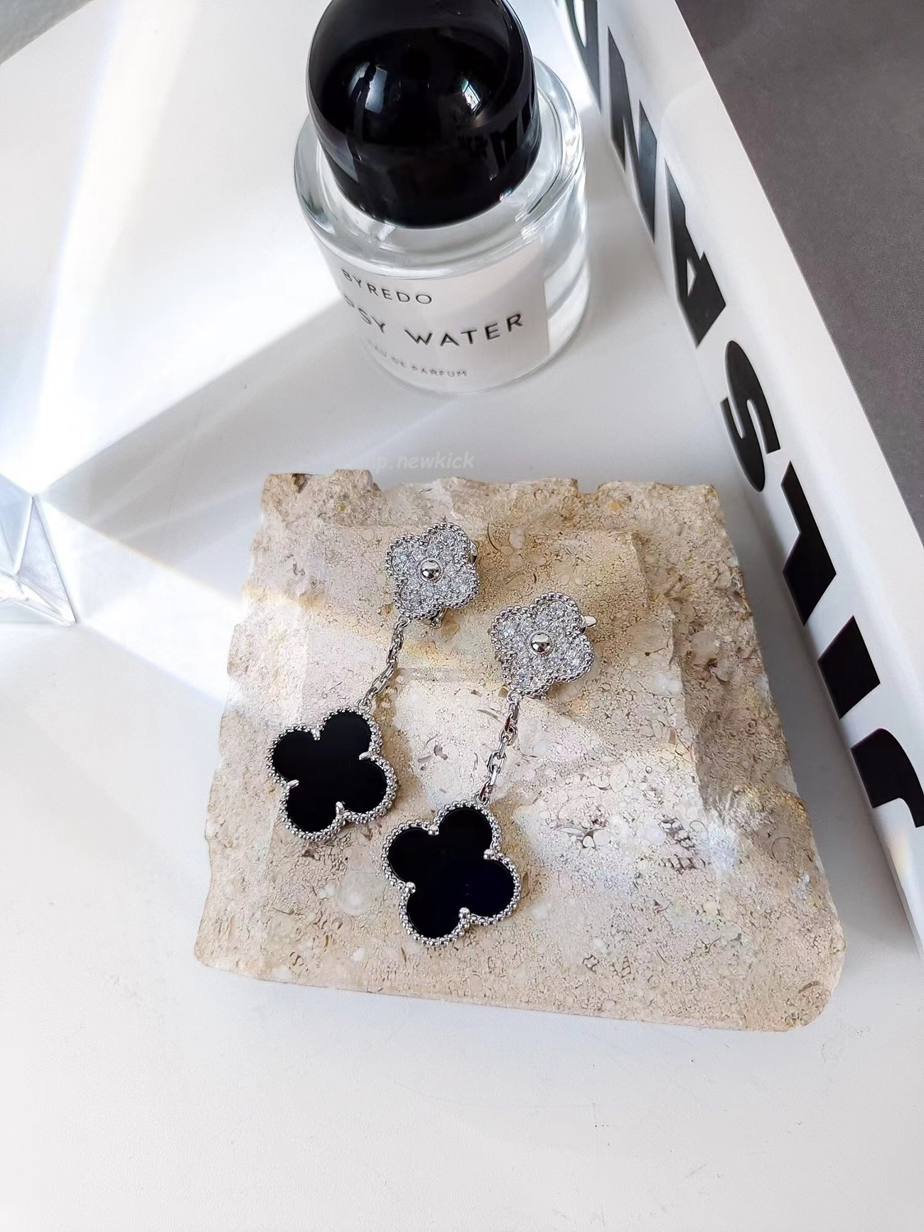 Van Cleef Arpels Magic Alhambra Earrings 2 Motifs 18k White Gold (6) - www.newkick.vip